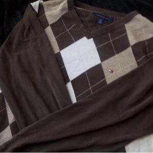 Tommy Hilfiger Men's V-Neck Brown and Cream Argyle Sweater